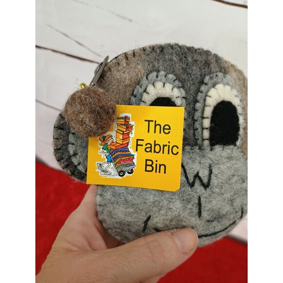 Felt Monkey Coin Purse From The Fabric Bin With Zipper & Pom Pom - Picture 7 of 7